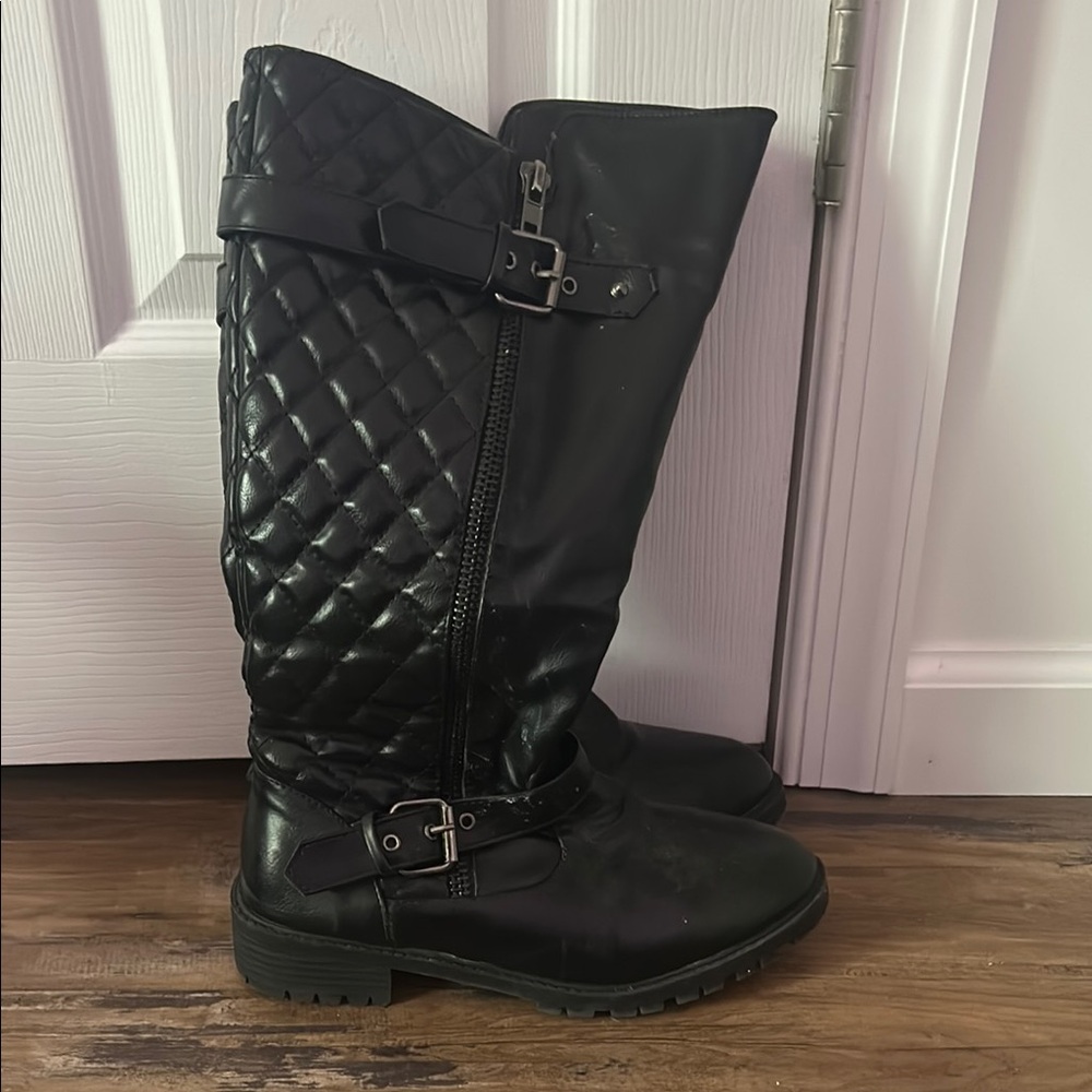 Women’s 7 1/2 Black Room Of Fashion Boots